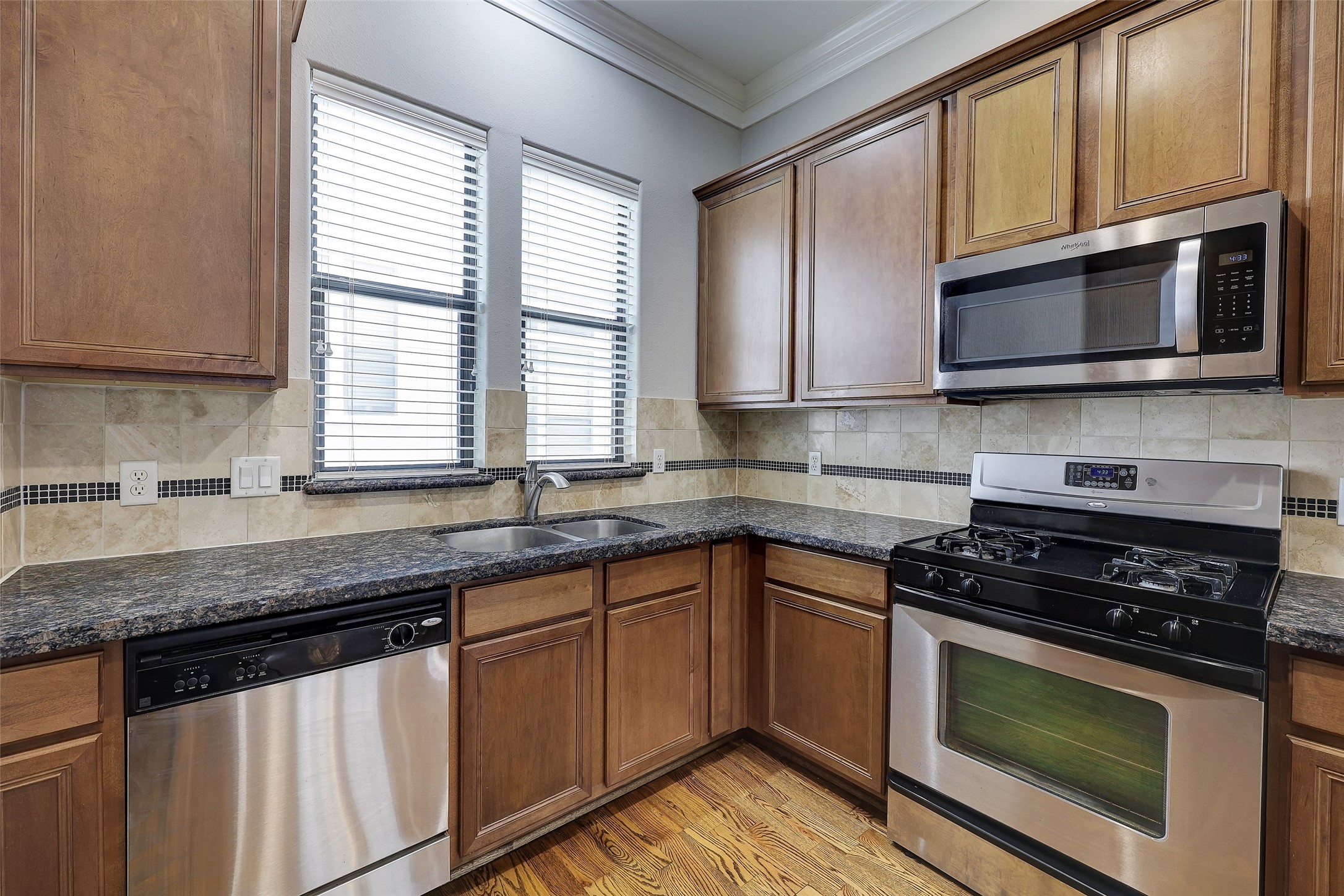 3245 Maxroy Street Houston, TX 77008 - Photo 11 of 31