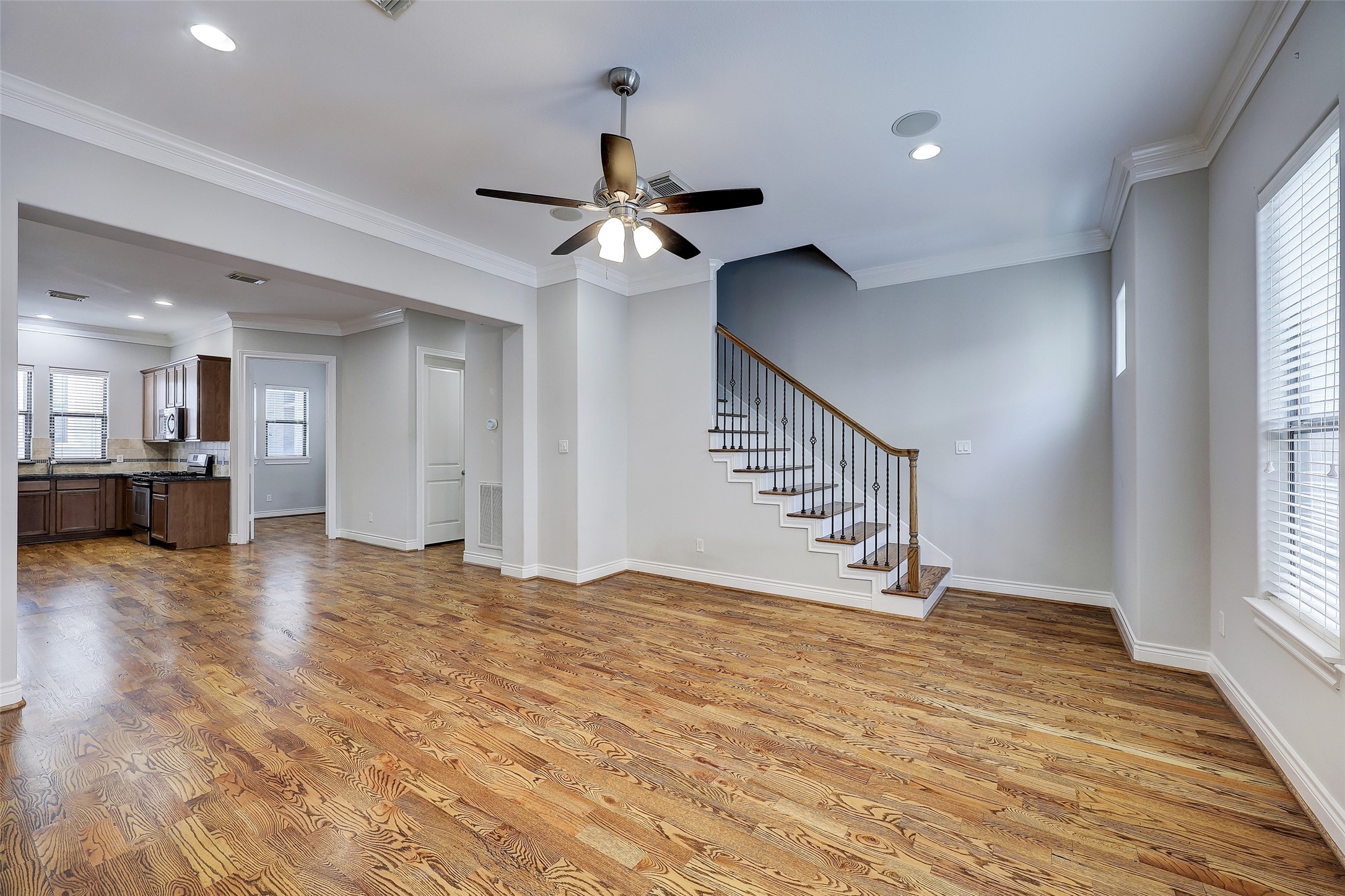 3245 Maxroy Street Houston, TX 77008 - Photo 4 of 31