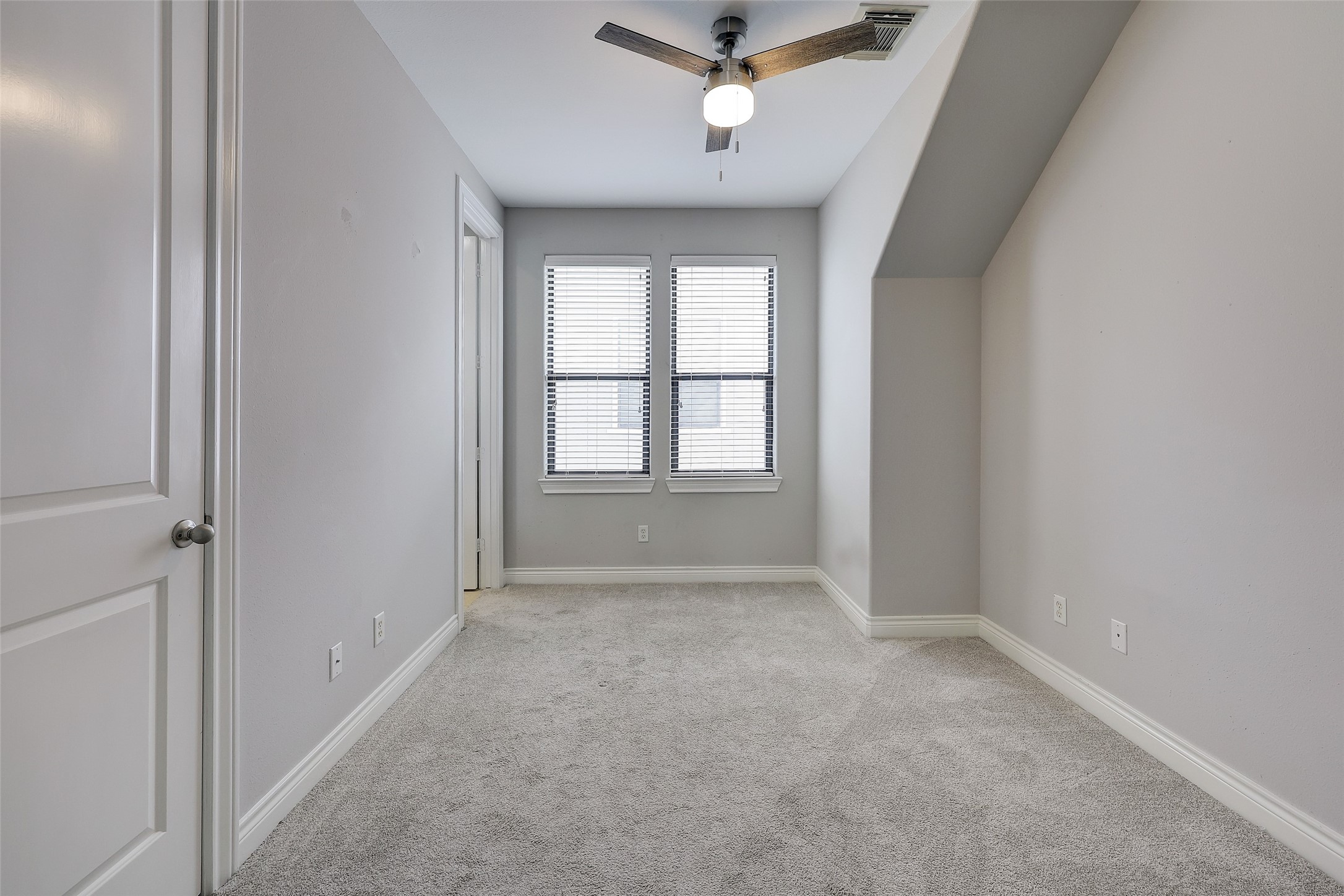 3245 Maxroy Street Houston, TX 77008 - Photo 7 of 31