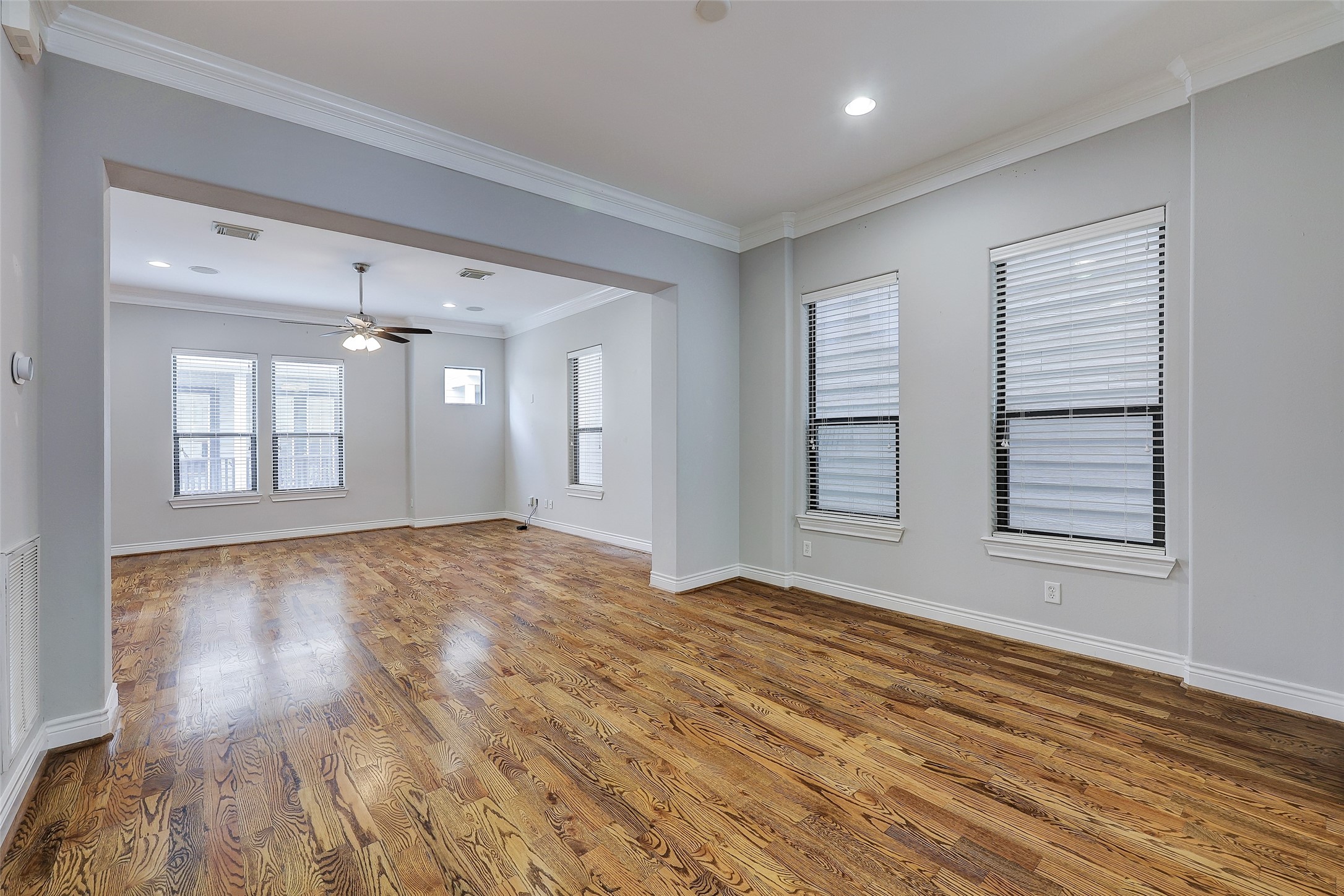 3245 Maxroy Street Houston, TX 77008 - Photo 9 of 31