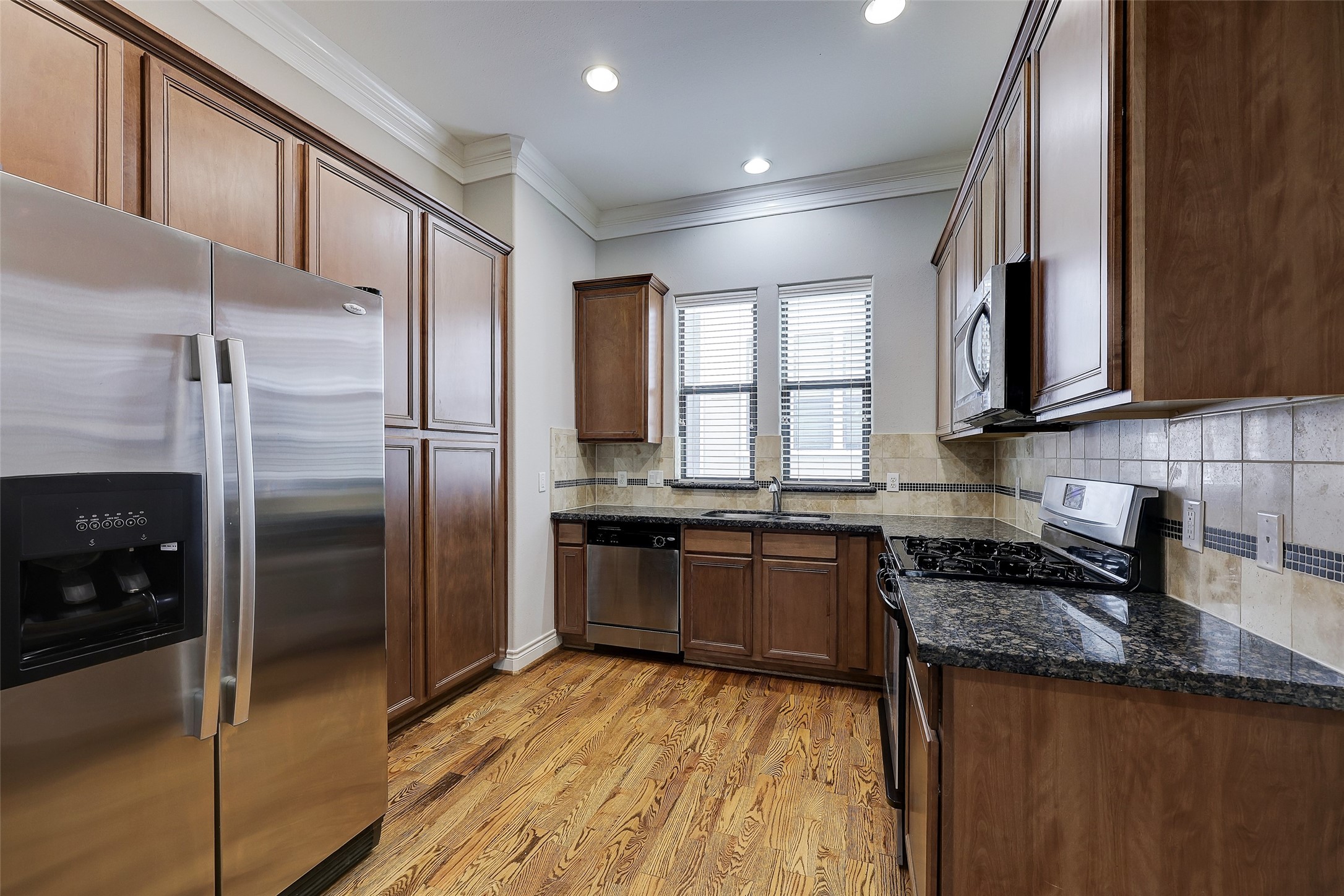 3245 Maxroy Street Houston, TX 77008 - Photo 10 of 31