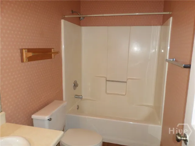 $1,600 | 29 Colony Park Drive, Savannah, GA 31406