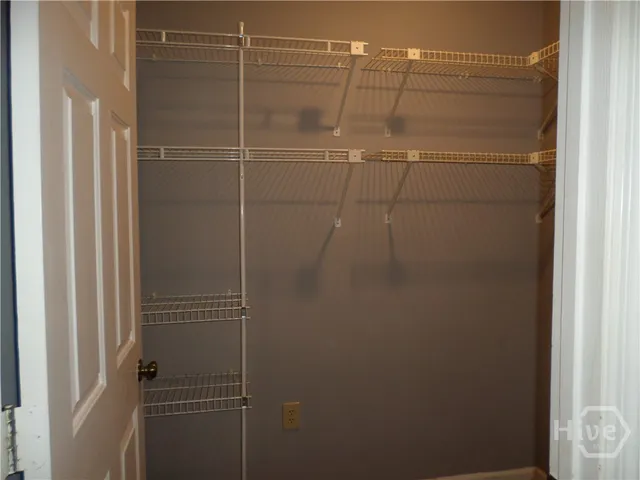 $1,600 | 29 Colony Park Drive, Savannah, GA 31406