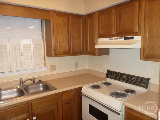 $1,600 | 29 Colony Park Drive, Savannah, GA 31406