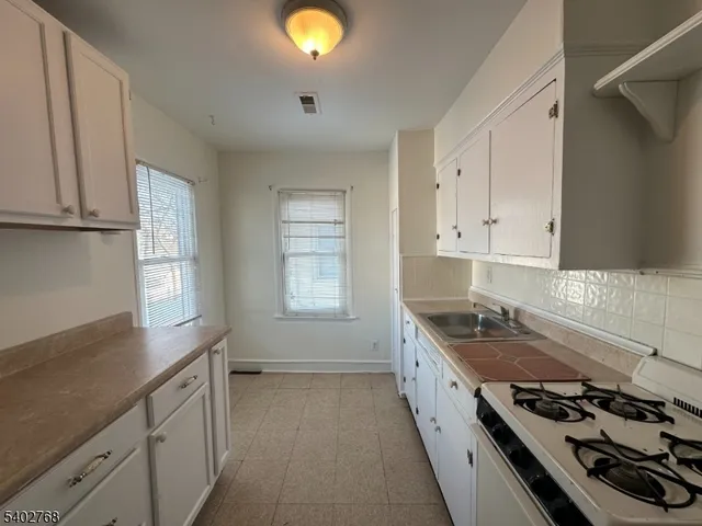 $2,000 | 210 Norway Avenue, Unit 2, Hamilton, NJ 08609