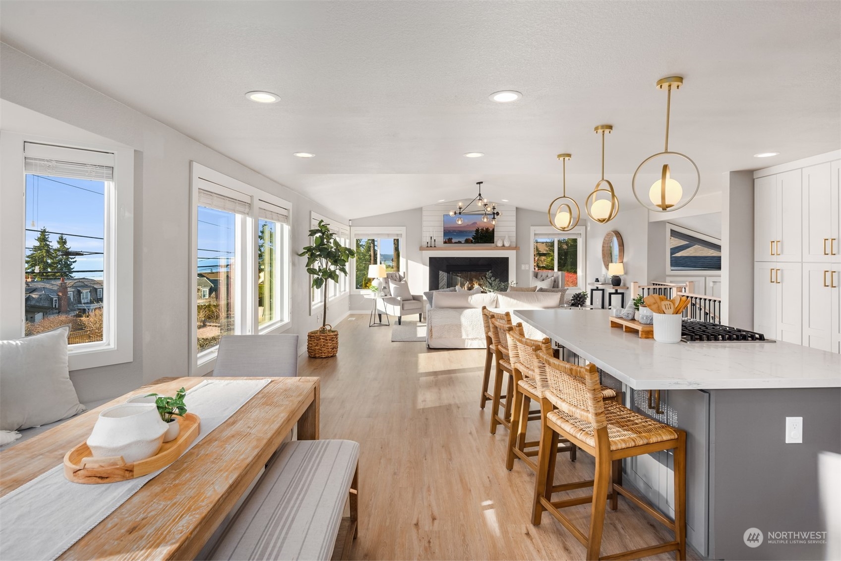 917 9th Avenue South Edmonds, WA 98020 - Photo 12 of 40 a large kitchen with a table and chairs