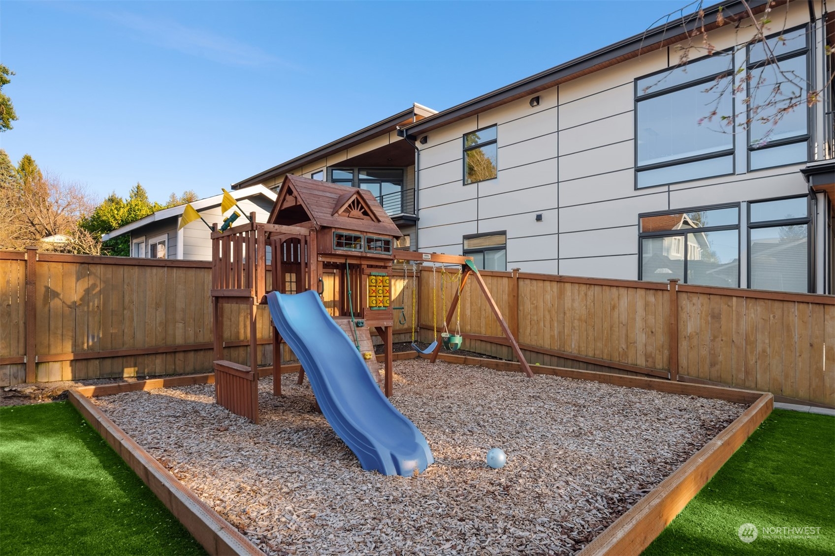 917 9th Avenue South Edmonds, WA 98020 - Photo 29 of 40 a front view of a house with a yard