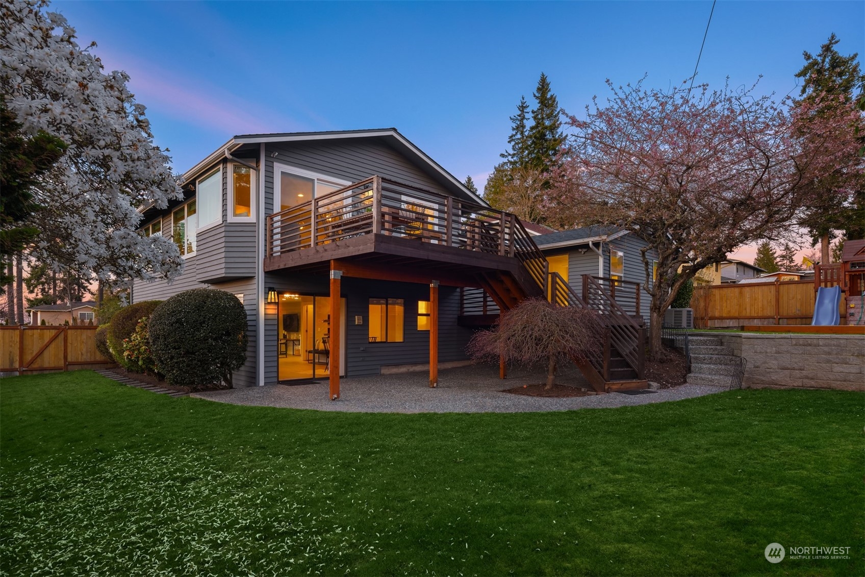 917 9th Avenue South Edmonds, WA 98020 - Photo 33 of 40 a front view of a house with garden