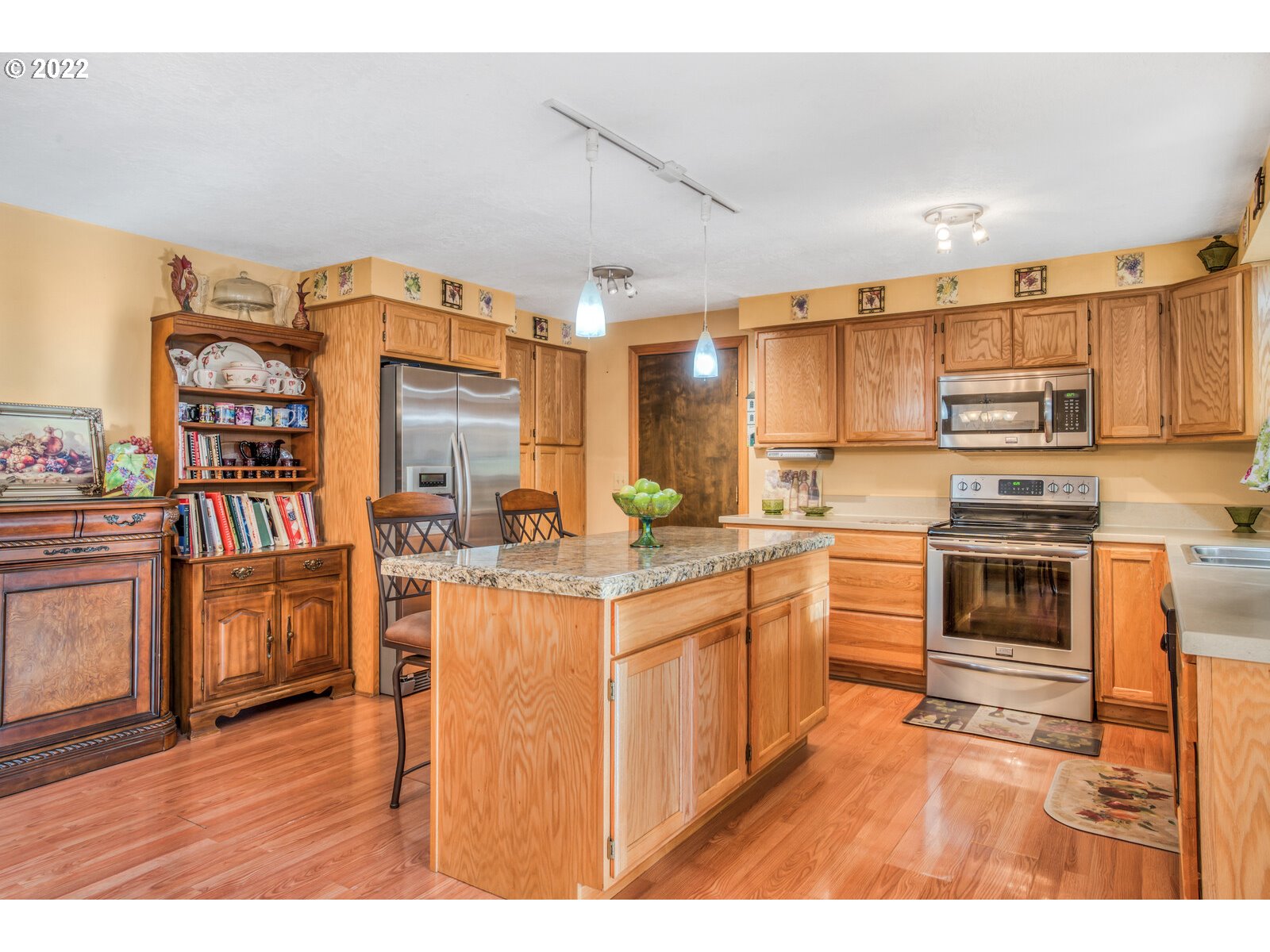 8840 Fruit Farm Road Independence, OR 97351 - Photo 5 of 32 Gallery Image 5