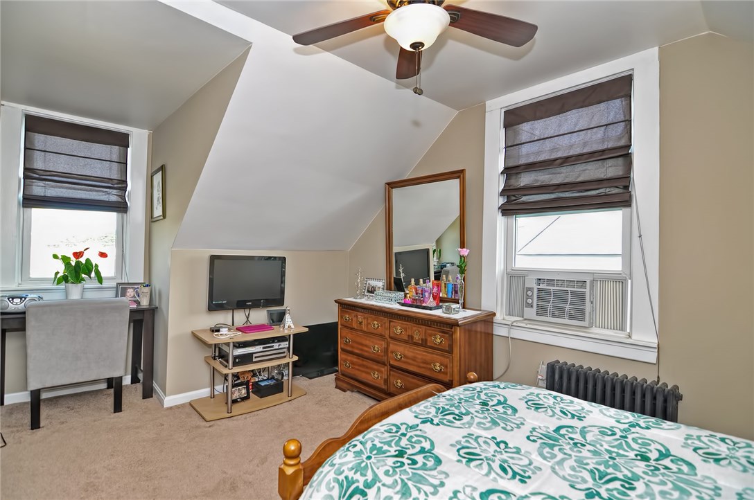 87 Rosemere Road Pawtucket, RI 02861 - Photo 3 of 35 Gallery Image 3
