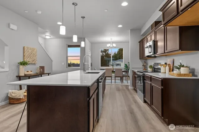 $559,990 | 7025 Rainier Drive, Unit B, Everett, WA 98203