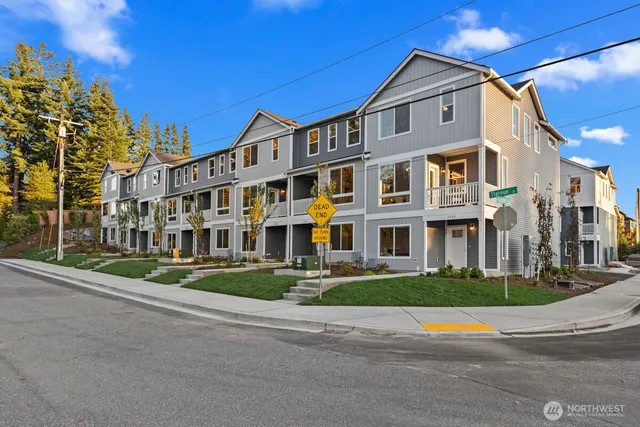 $559,990 | 7025 Rainier Drive, Unit B, Everett, WA 98203