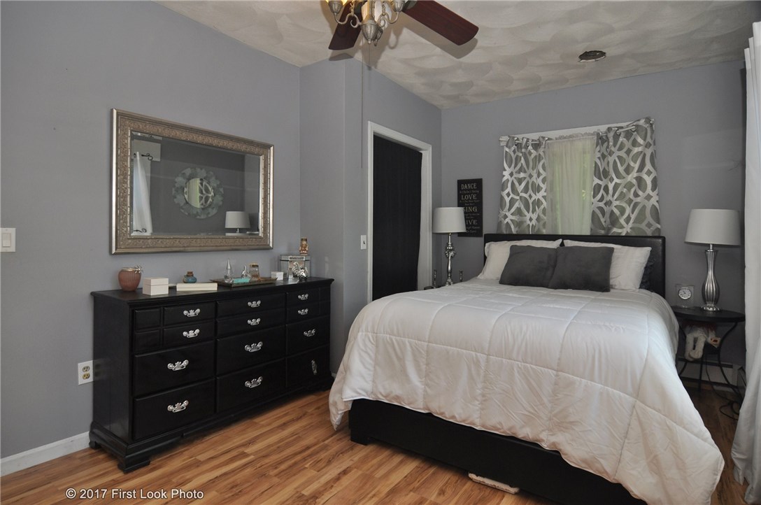 453 Lake Road Tiverton, RI 02878 - Photo 17 of 40