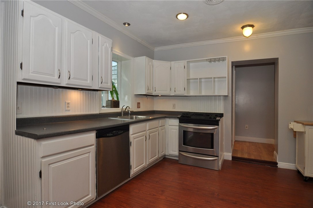 453 Lake Road Tiverton, RI 02878 - Photo 4 of 40