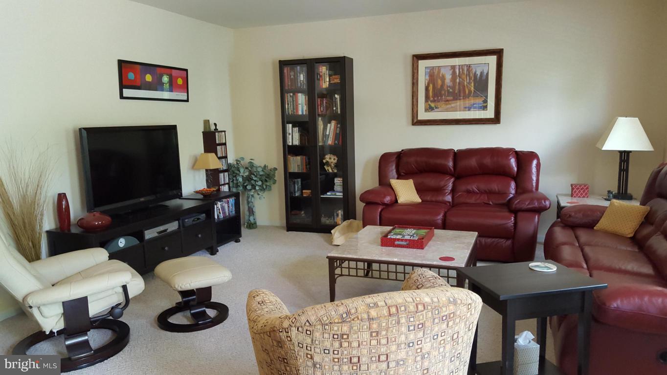 722 East Newport Road Lititz, PA 17543 - Photo 3 of 19