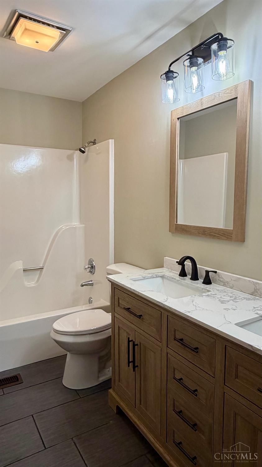 10707 Carolina Trace Road Harrison, OH 45030 - Photo 16 of 23 2nd floor bath
