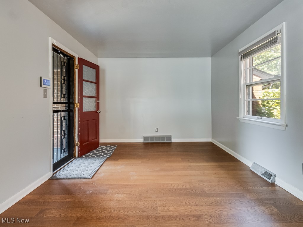 2348 Saybrook Road Cleveland, OH 44118 - Photo 14 of 37