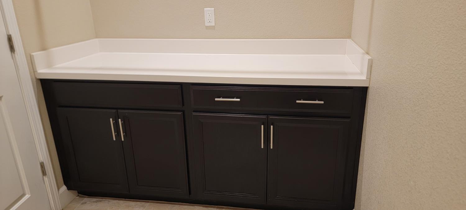 1052 Lavender Street Manteca, CA 95337 - Photo 28 of 29 laundry room
