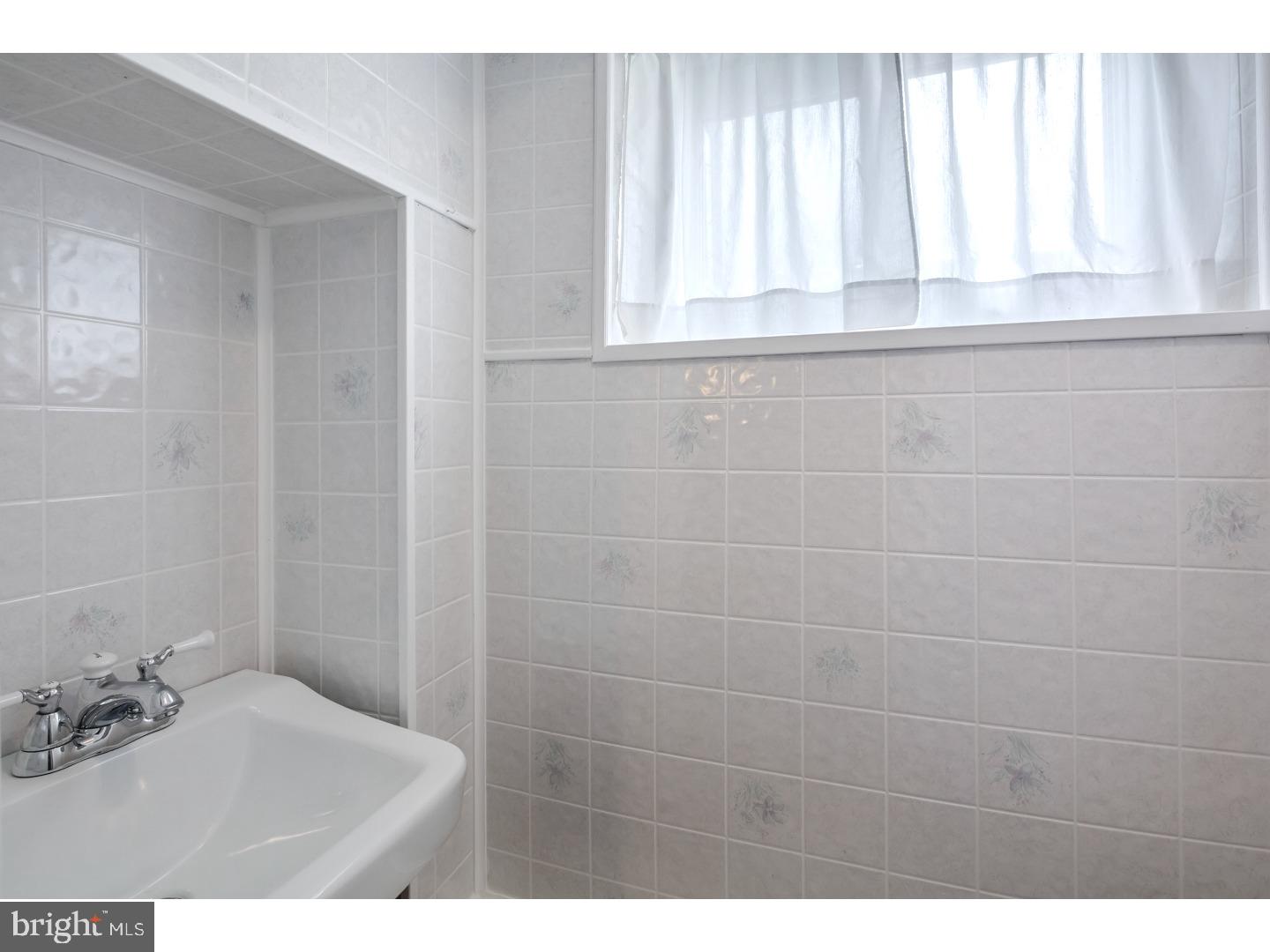 12729 Hollins Road Philadelphia, PA 19154 - Photo 20 of 23 Half Bath