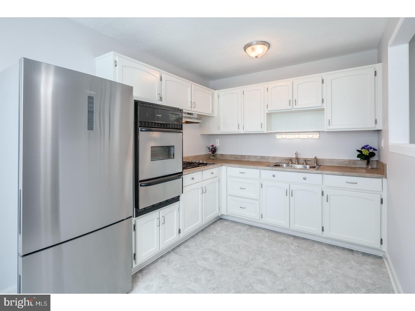 12729 Hollins Road Philadelphia, PA 19154 - Photo 9 of 23 Kitchen