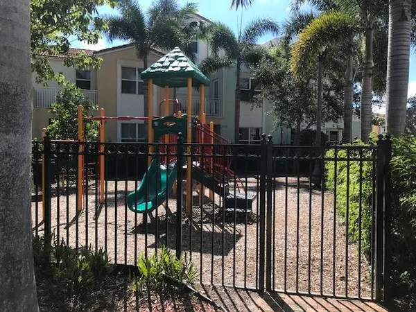 $5,000 | 4920 Northwest 15th Avenue, Boca Raton, FL 33431