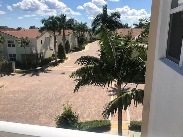 $5,000 | 4920 Northwest 15th Avenue, Boca Raton, FL 33431