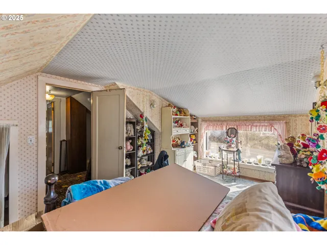 $289,900 | 42307 North River Drive, Sweet Home, OR 97386