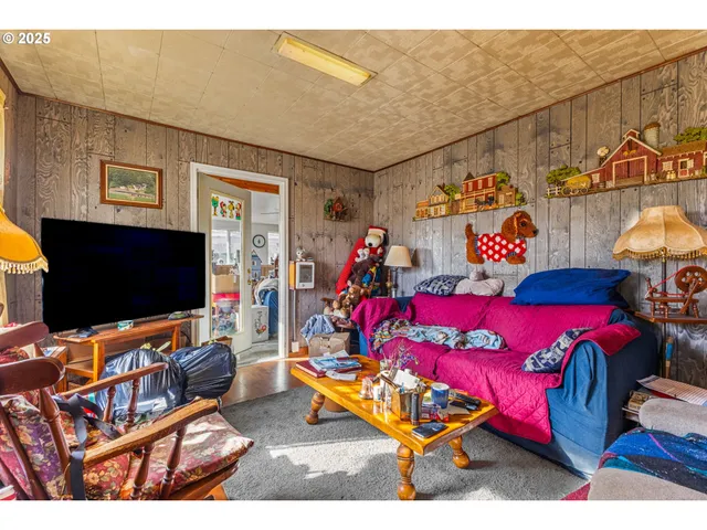 $289,900 | 42307 North River Drive, Sweet Home, OR 97386