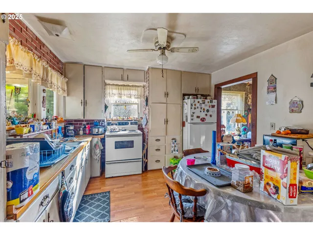 $289,900 | 42307 North River Drive, Sweet Home, OR 97386