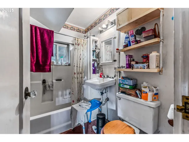 $289,900 | 42307 North River Drive, Sweet Home, OR 97386