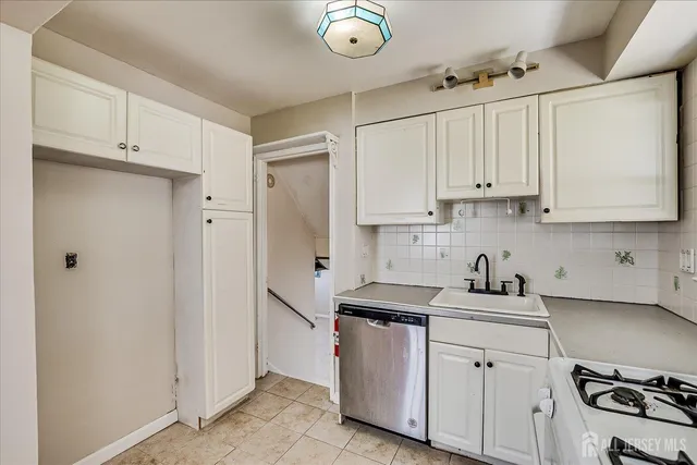 $3,095 | 11 Heathcote Avenue, Edison, NJ 08817