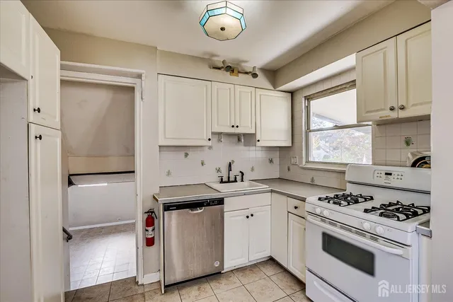 $3,095 | 11 Heathcote Avenue, Edison, NJ 08817