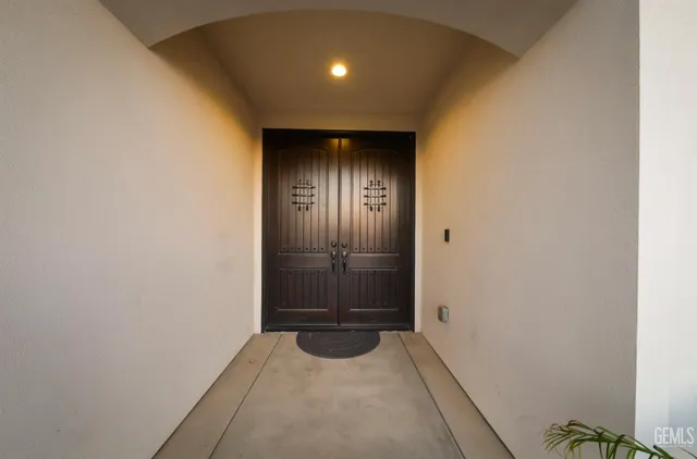 a view of an entryway