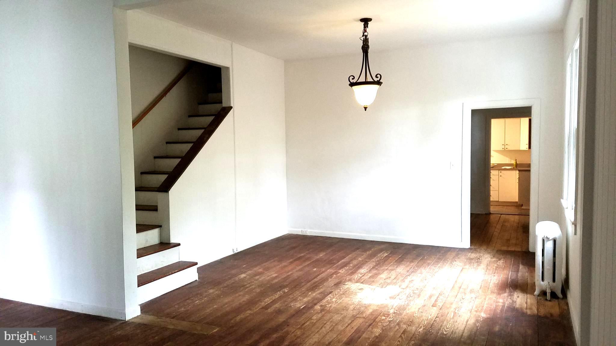 601 North Bend Road Baltimore, MD 21229 - Photo 5 of 22 Family Room