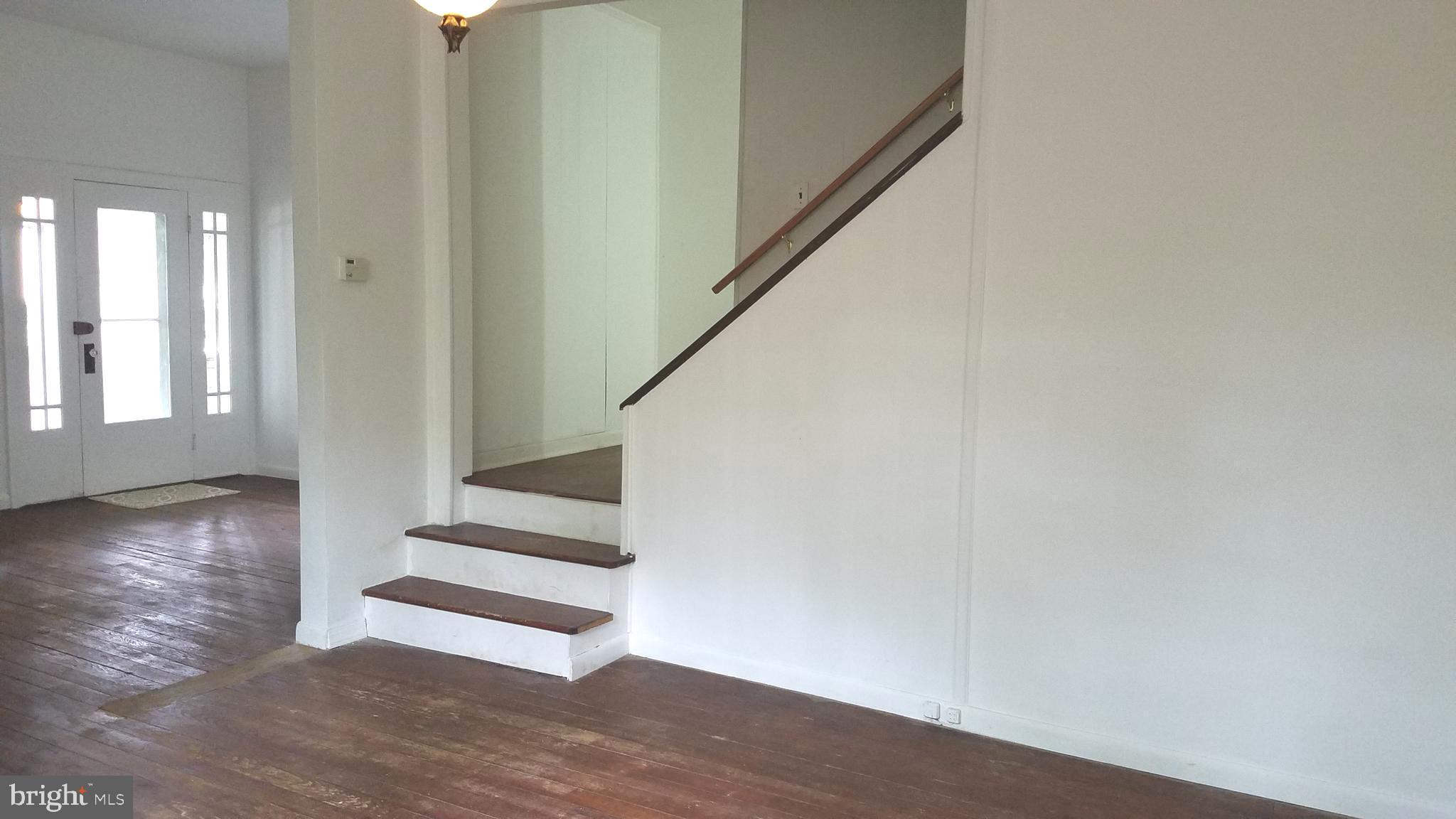 601 North Bend Road Baltimore, MD 21229 - Photo 6 of 22 Family Room w/Stairs to Upper Level
