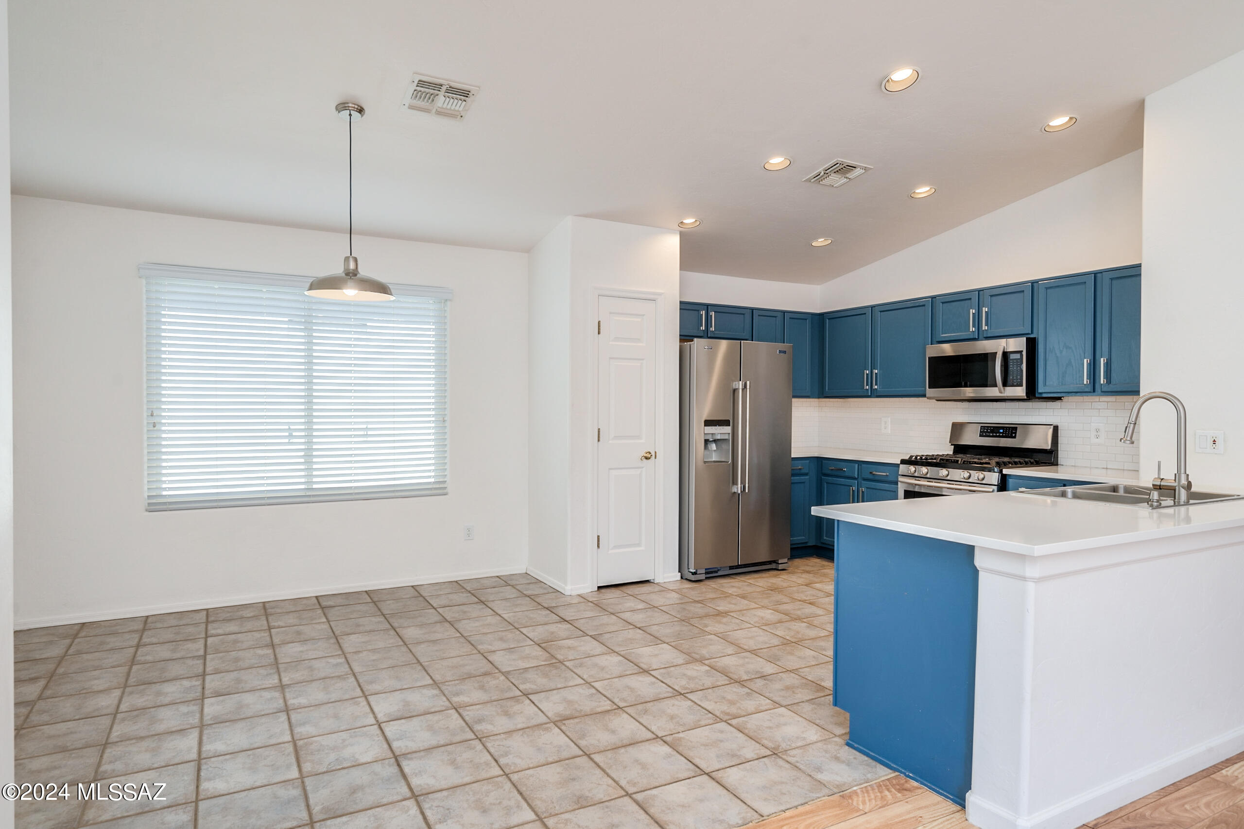 7704 South Meadow Spring Way Tucson, AZ 85747 - Photo 10 of 30