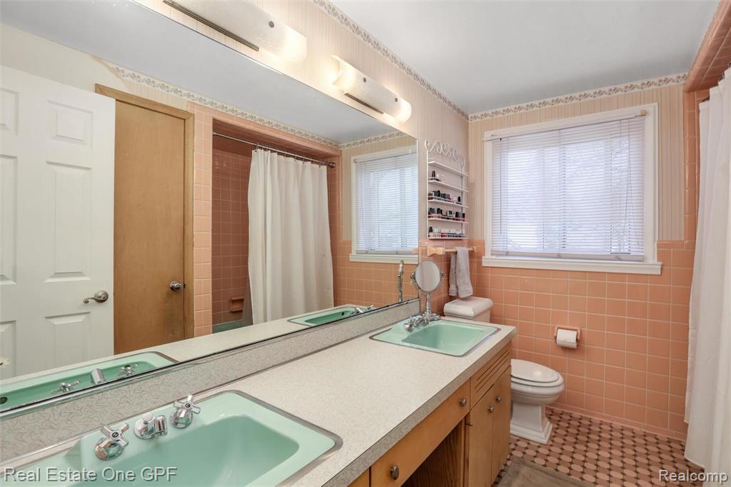 470 Cook Road Grosse Pointe Woods, MI 48236 - Photo 28 of 47