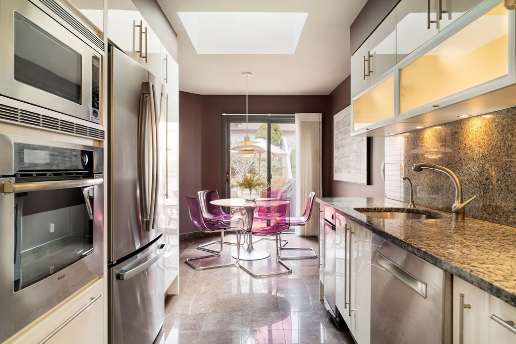 71 Algonquin Road, Unit 71 Chestnut Hill, MA 02467 - Photo 3 of 35