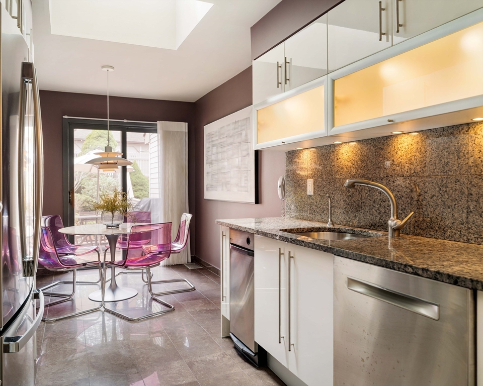 71 Algonquin Road, Unit 71 Chestnut Hill, MA 02467 - Photo 4 of 35