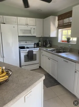 $3,850 | 19525 Date Palm Drive, Sugarloaf, FL 33042