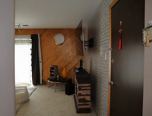 a view of livingroom with furniture