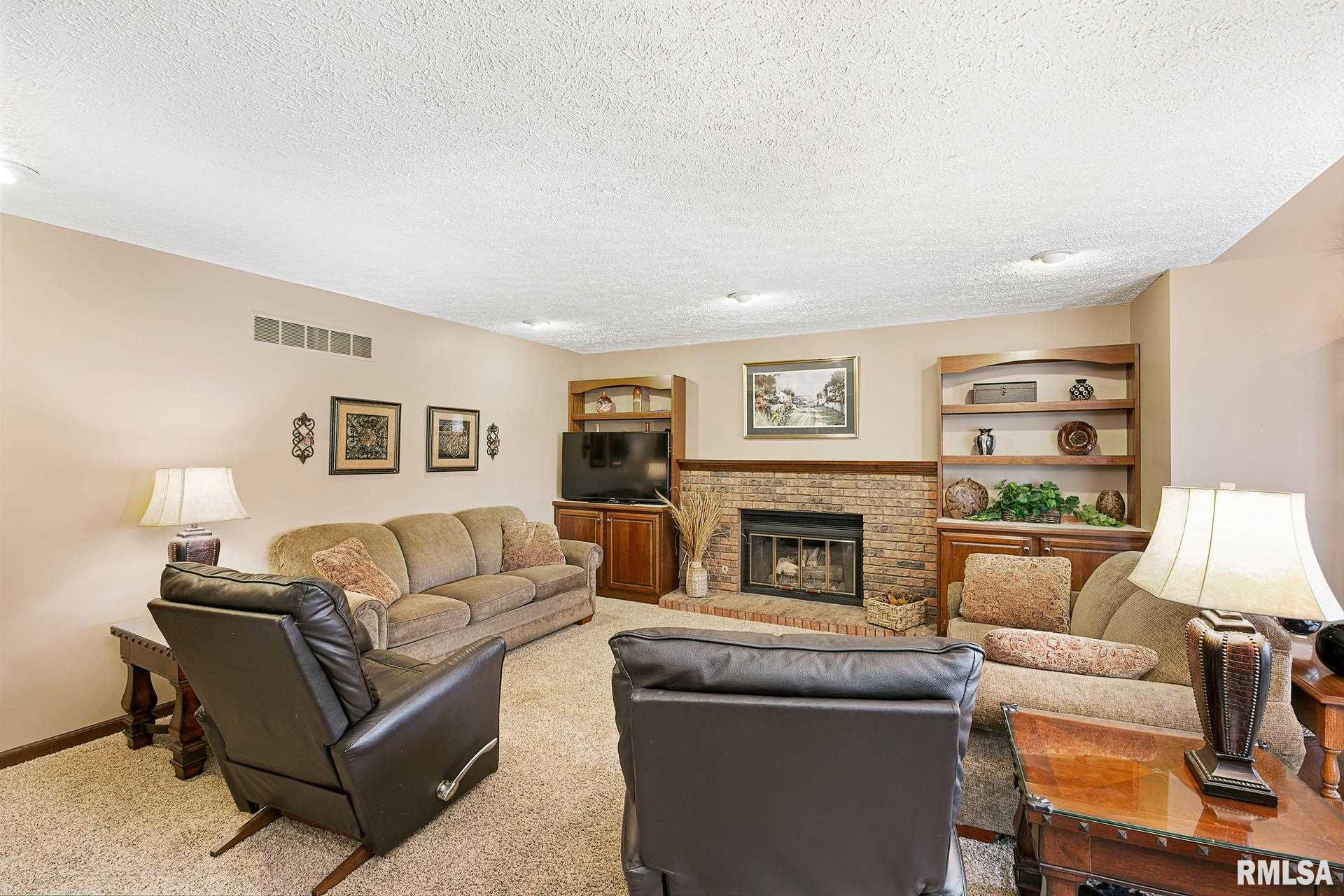 4203 Forest Road Davenport, IA 52807 - Photo 11 of 50 Gallery Image 11