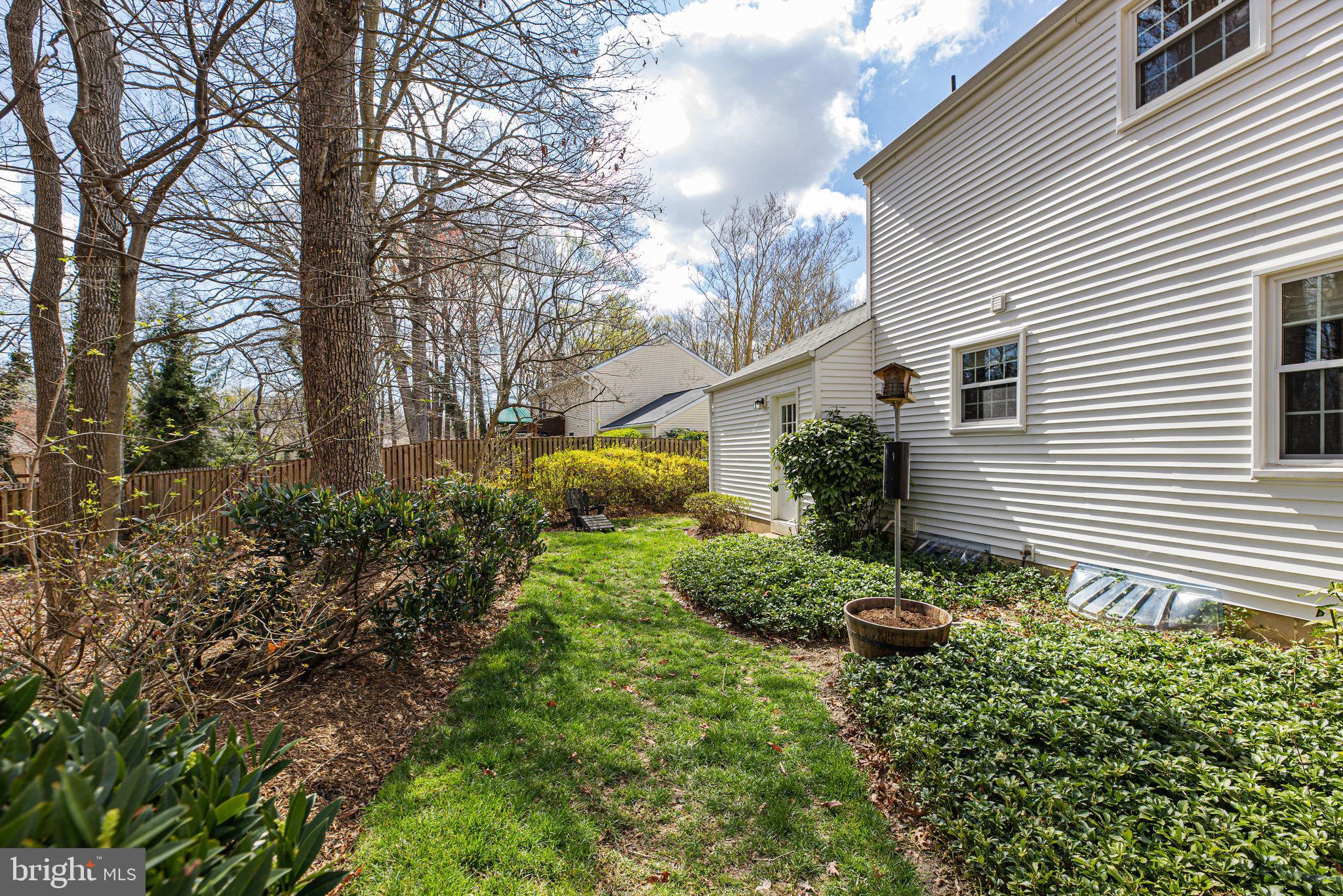 8470 Falling Leaf Road Springfield, VA 22153 - Photo 38 of 41 a backyard of a house