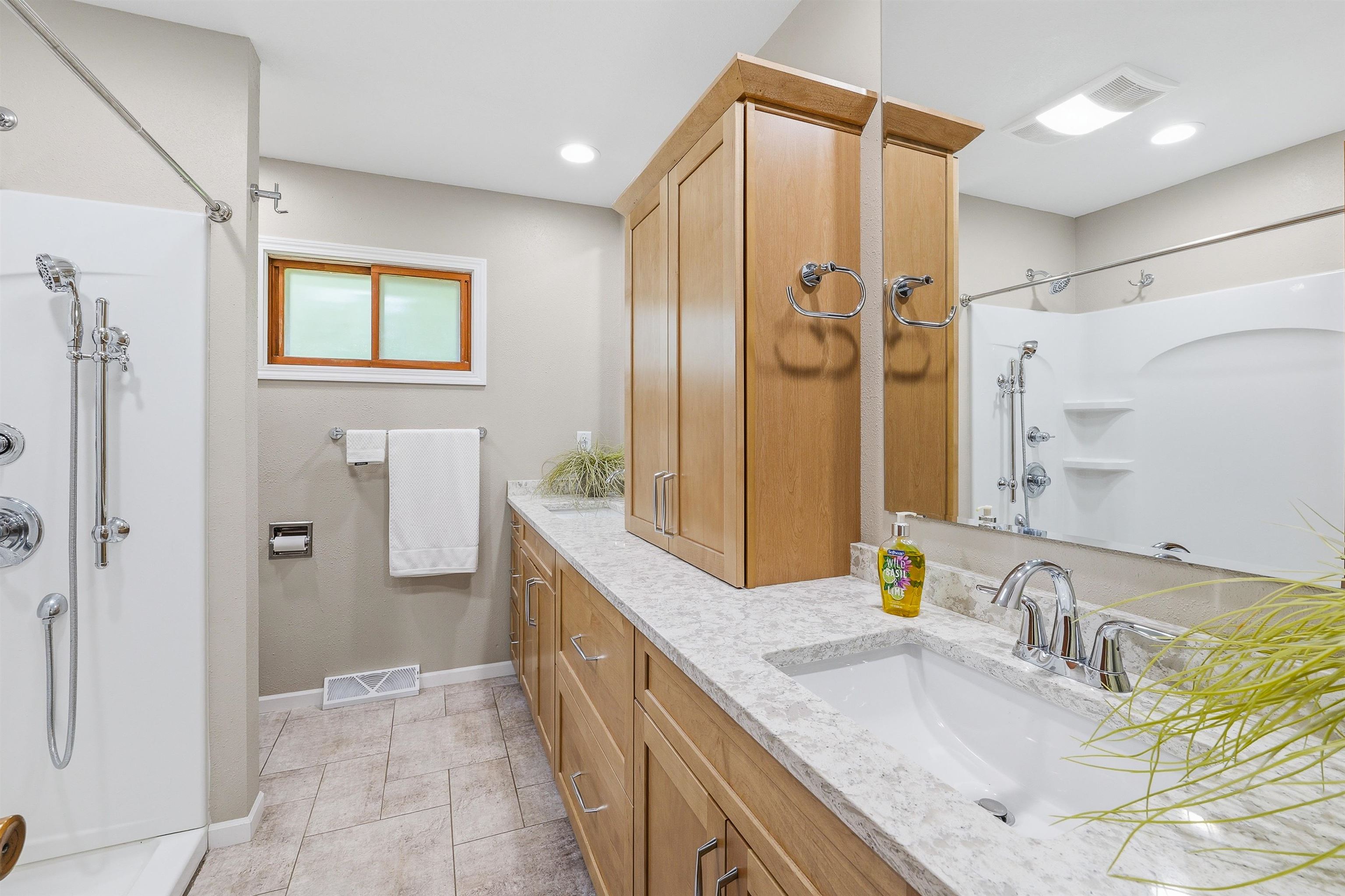 W6878 Riverbend Road Fond du Lac, WI 54937 - Photo 16 of 37