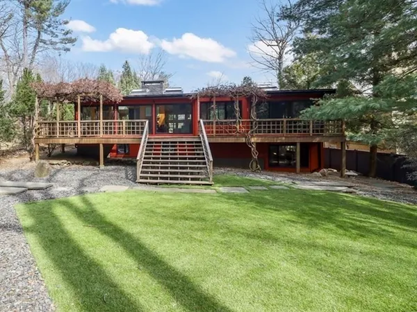 a view of a house with a backyard