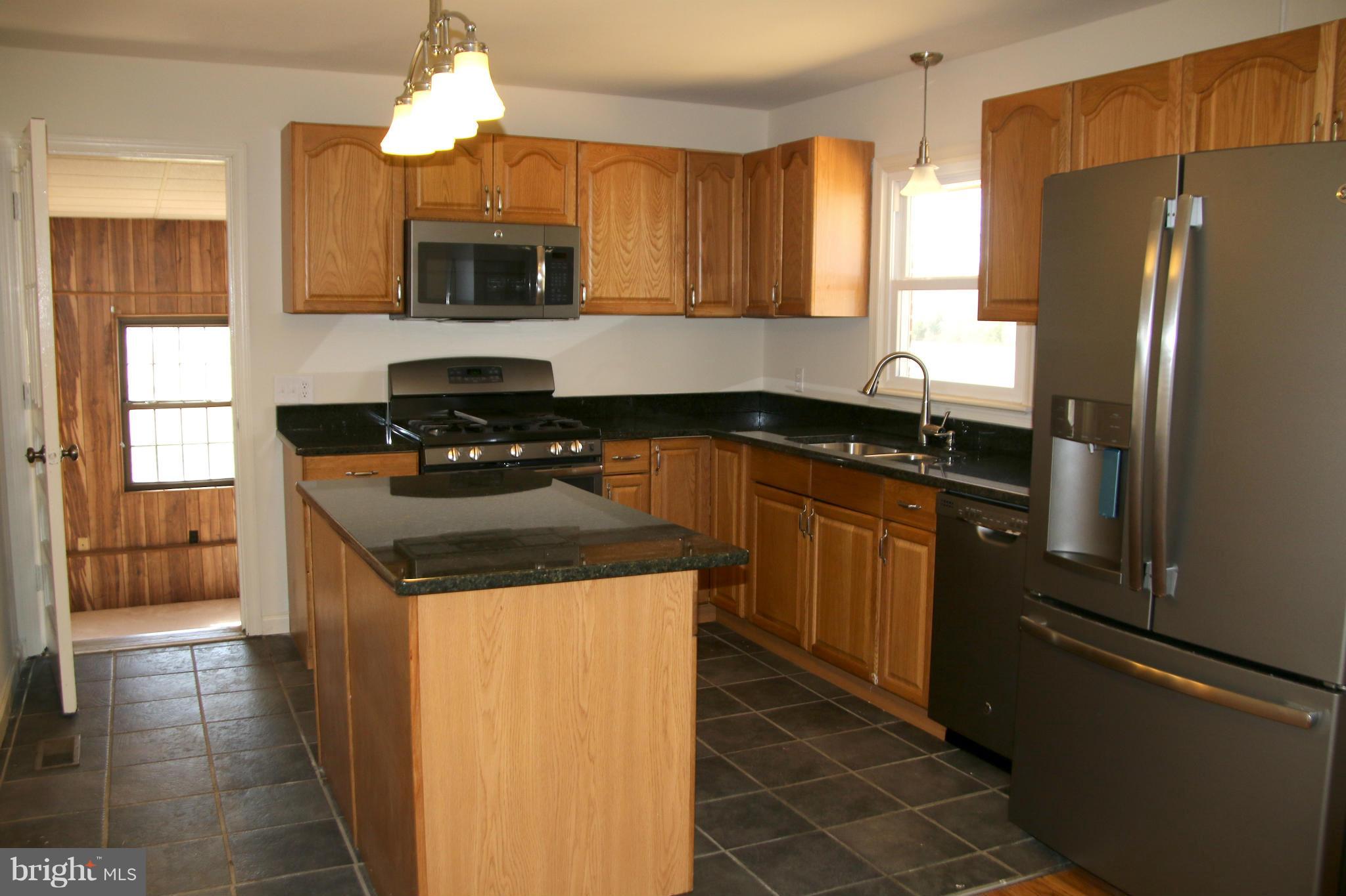 4650 Jericho Road Ruther Glen, VA 22546 - Photo 4 of 25 Kitchen