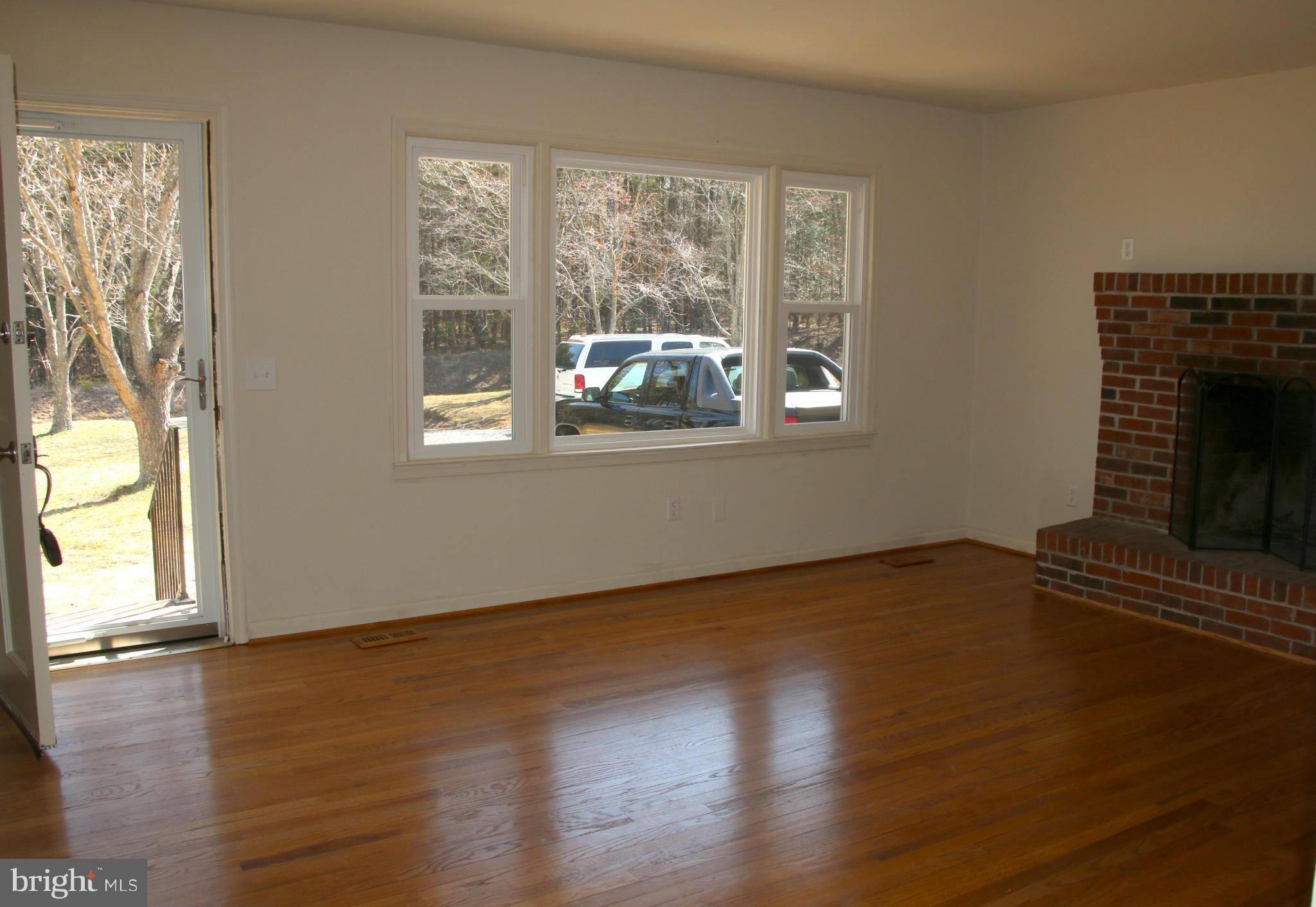 4650 Jericho Road Ruther Glen, VA 22546 - Photo 8 of 25 Living Room