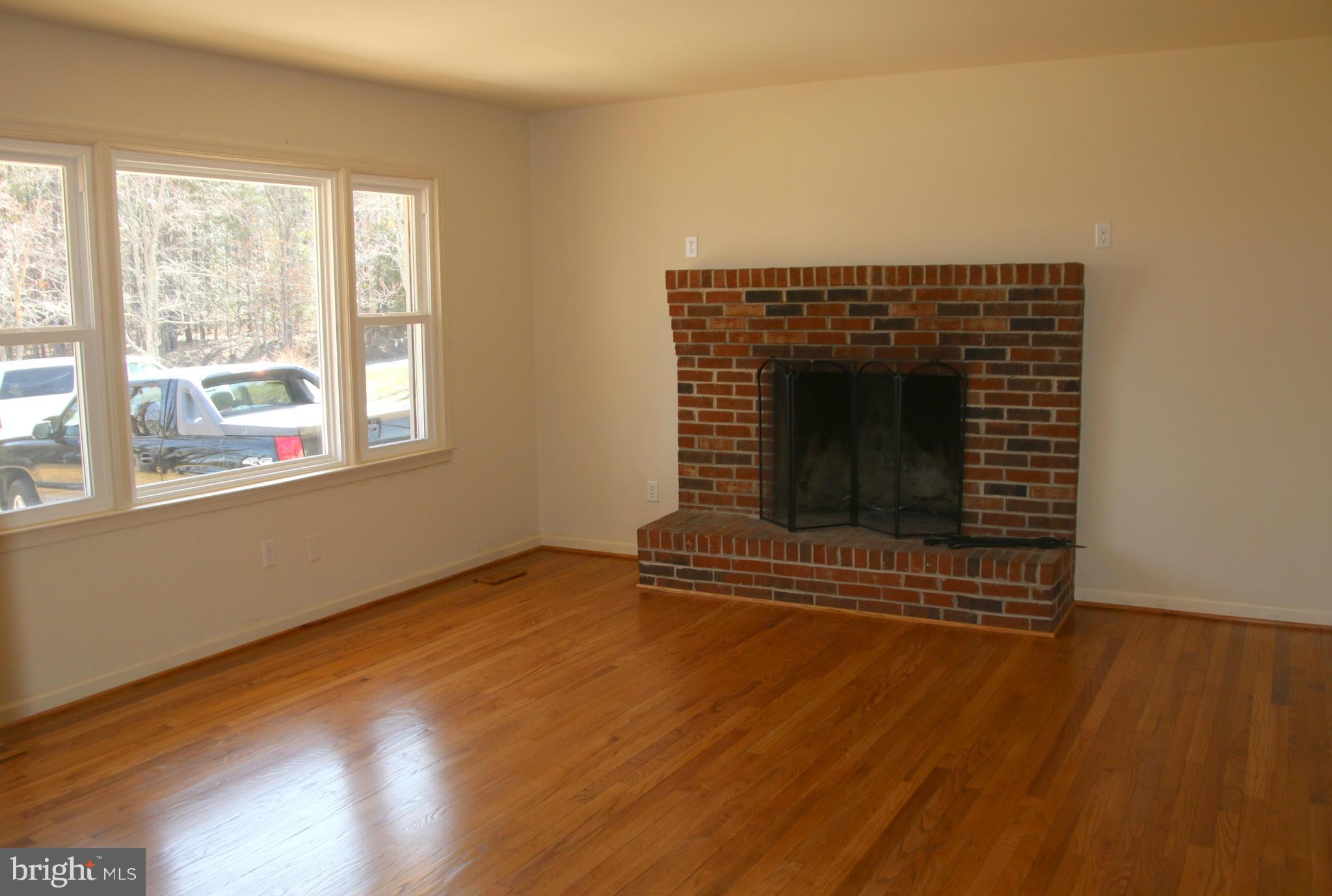 4650 Jericho Road Ruther Glen, VA 22546 - Photo 9 of 25 Living Room
