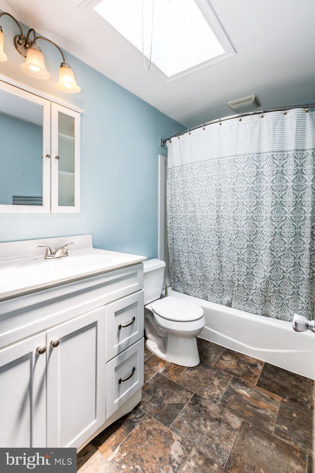 12235 Rambler Road Philadelphia, PA 19154 - Photo 12 of 25 Hall Bath