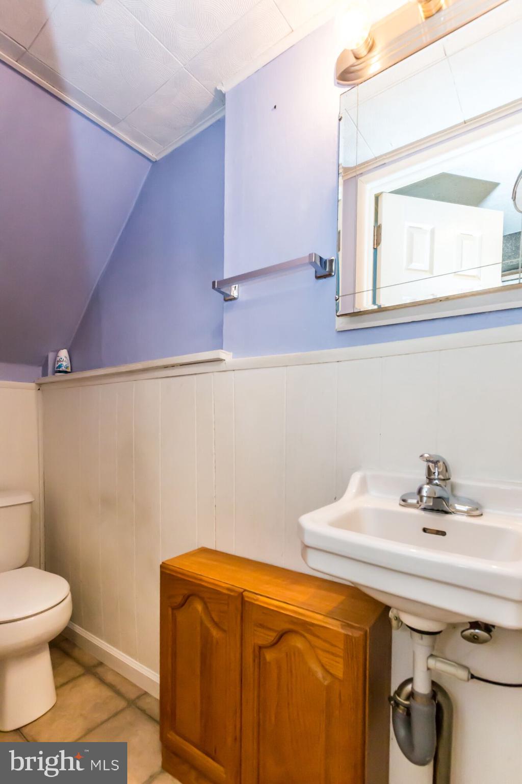 12235 Rambler Road Philadelphia, PA 19154 - Photo 17 of 25 Powder Room